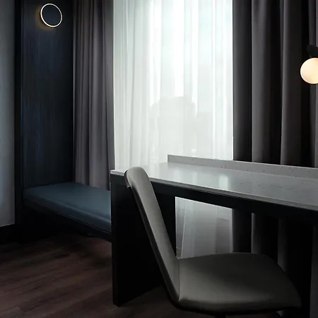 Radisson Red 4*