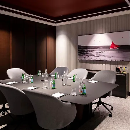 Radisson Red Отель Голуэй