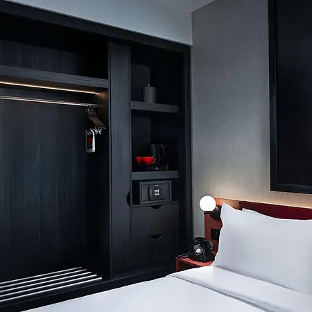 Radisson Red 4*