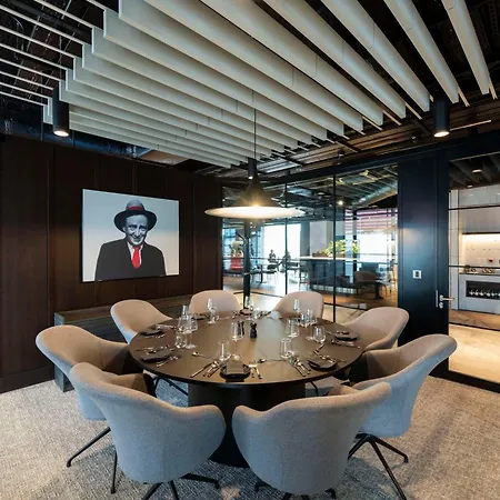 Hotell Radisson Red 4*